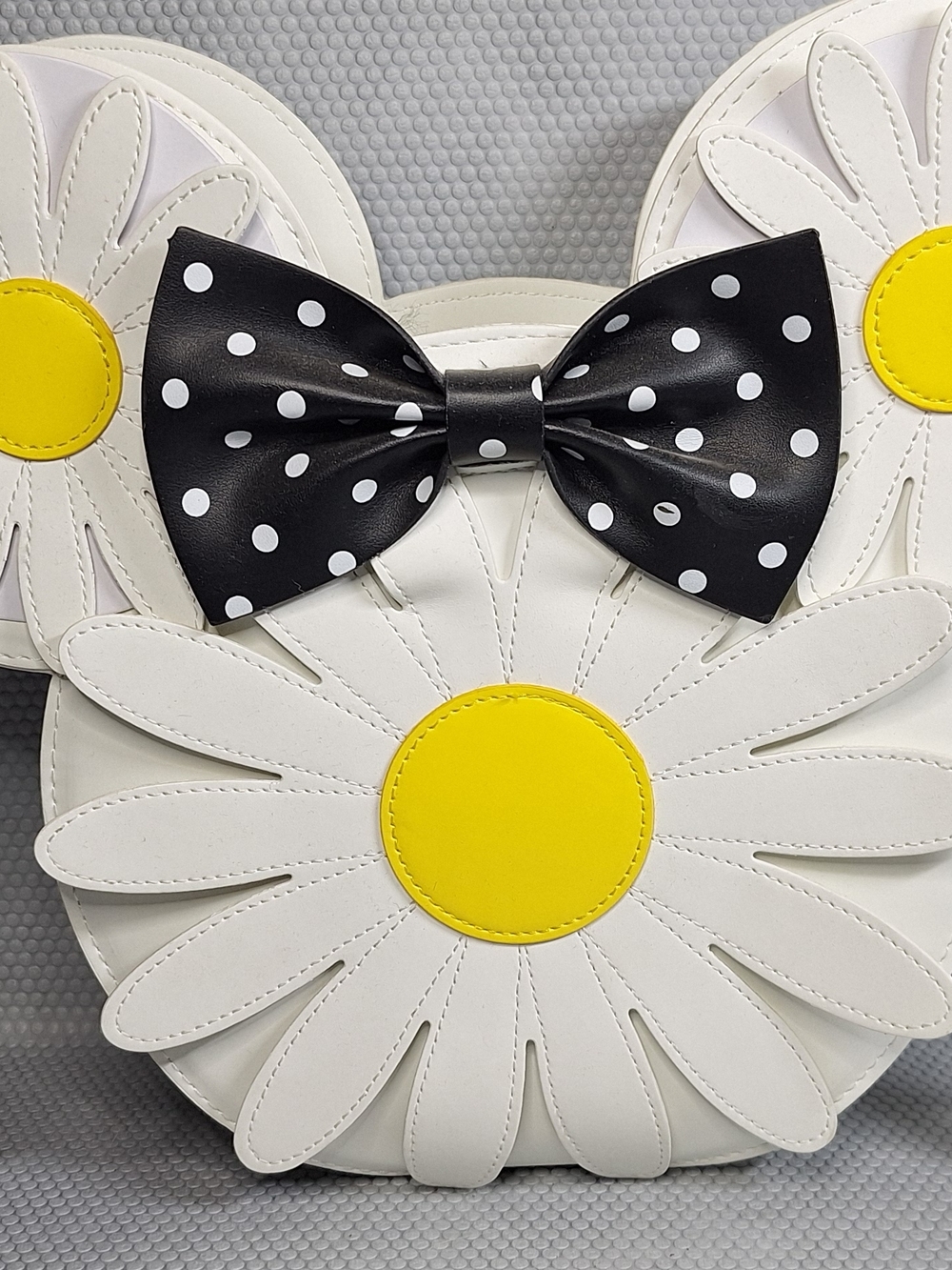 Loungefly Disney Minnie Mouse Daisy Crossbody‎ Bag- Daisy Petals, Yellow Center - Picture 2 of 9